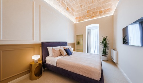 Classic Condo, 1 Bedroom, Kitchen, City View