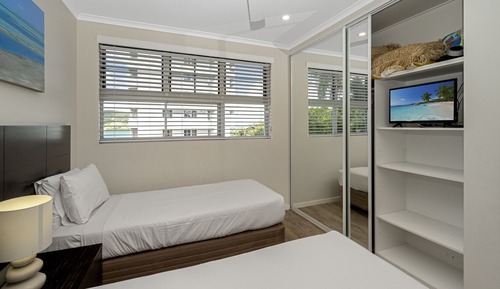 Executive Apartment, 3 Bedrooms, Beachside (Poinciana 201)
