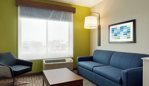 Suite, 2 Queen Beds, Accessible Bathtub (Communications)
