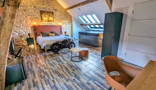 Executive Room, Hot Tub