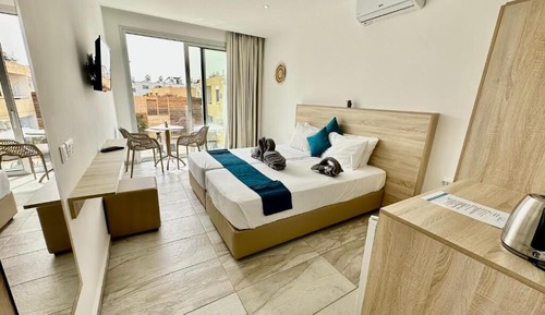 Superior Room, Pool View