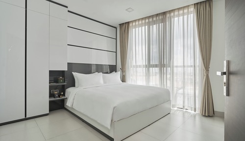 3- Bedroom Apartment River and City View