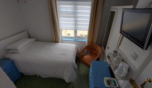 Deluxe Single Room (Room 16 Second Floor)
