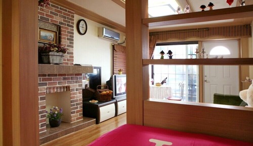 Room (103)