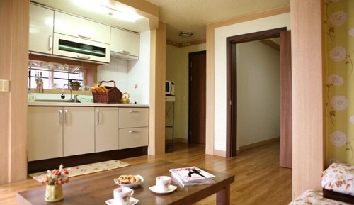 Room (101)