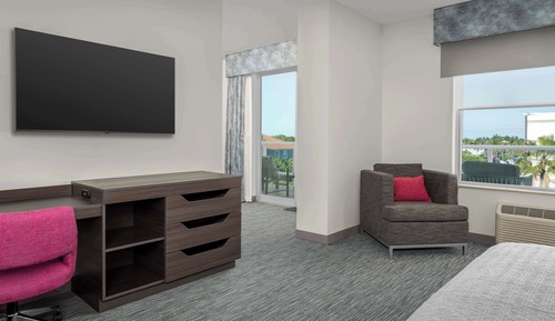 Studio Suite, 1 King Bed, Balcony, Accessible (Mobility & Hearing), Bathtub