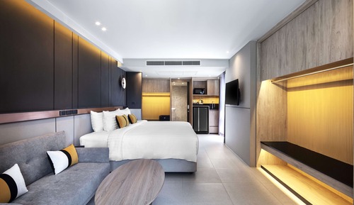 Deluxe Room, 1 King Bed, Non Smoking, Microwave (Dining Table)