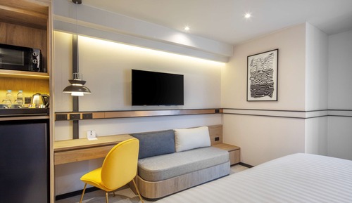 Superior Room, 1 King Bed, Non Smoking, Microwave