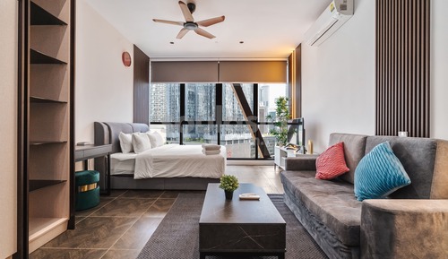Deluxe Studio Suite, 1 Queen Bed with Sofa bed, Non Smoking, City View