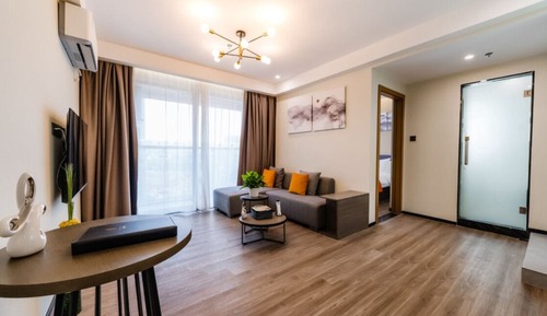Deluxe Studio Suite, 1 Queen Bed