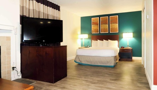 Studio Suite, 1 Queen Bed, Accessible, Non Smoking