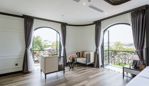 Signature Room