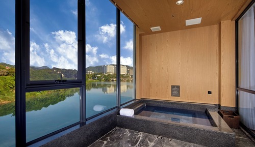 Room, River View