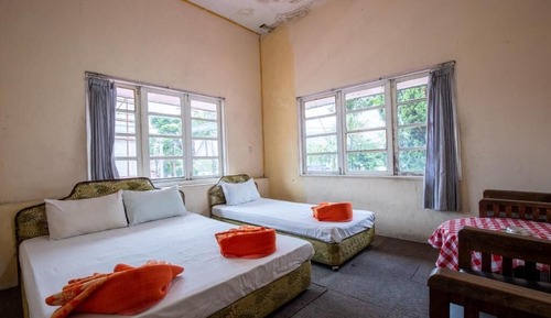 Economy Triple Room