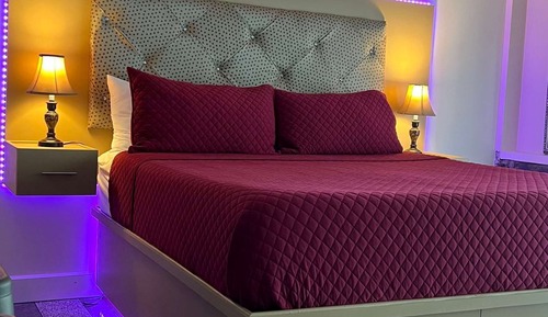Honeymoon Suite