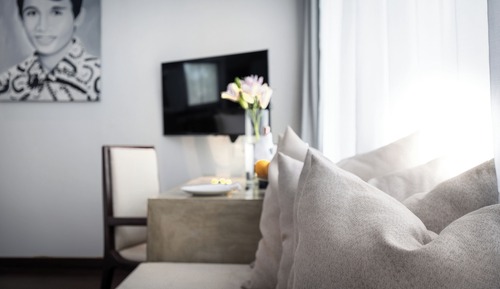 Deluxe King Room Free Laundry + Daily 90Min Massage + Mini Bar + Round Trips Airport Transfers