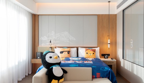 Family Room, 1 King Bed, View