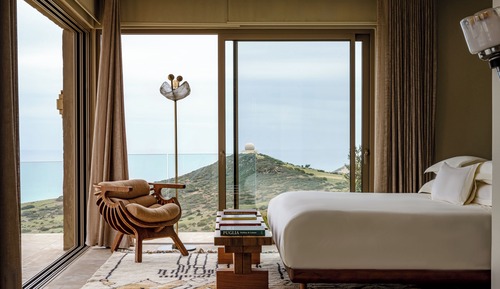 Panoramic pool suite