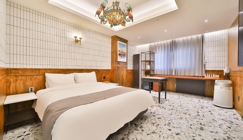 Room (Suite)