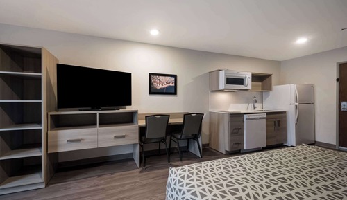 Queen Suite with Sofa