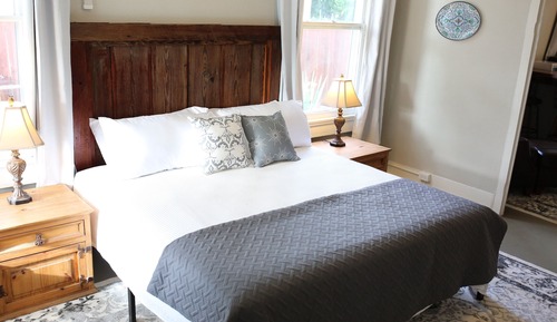 Live Oak Suite at The Posada (Pet and Child Friendly)
