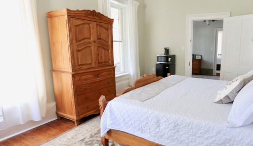 Chisholm Trail - King Bed, 2nd Floor, No Pets