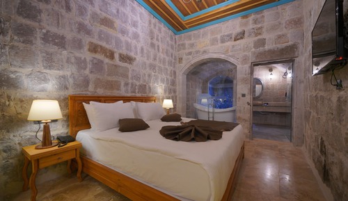 Deluxe Queen Room With Bathtub