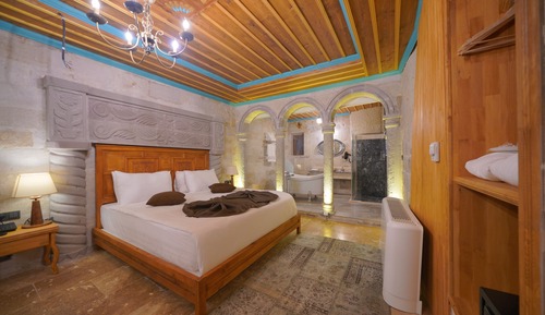 Deluxe King Suite With Balcony