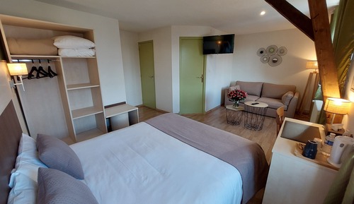 Family Quadruple Room, 1 Queen Bed with Sofa bed