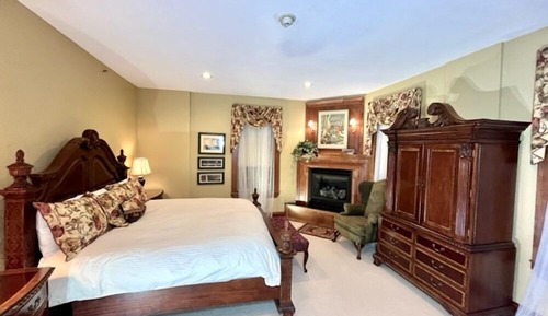 Luxury Suite 201