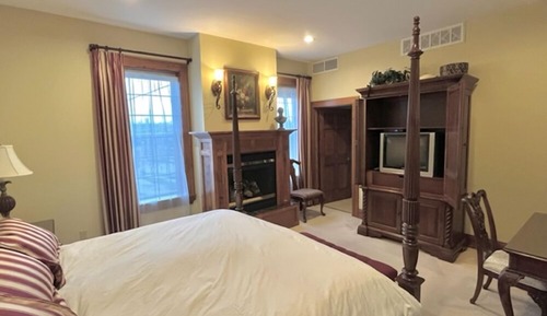 The Comfy Suite 204