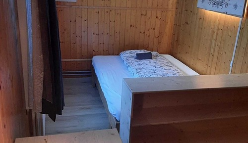 Basic Single Room, Shared Bathroom, Mountain View