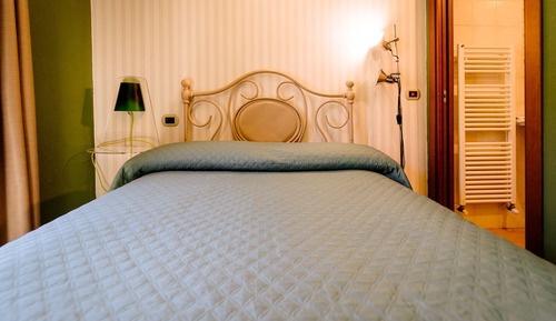 Standard Room, 1 Large Twin Bed, Private Bathroom