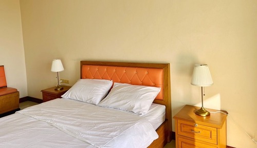 Basic Studio, Bathtub, Garden View