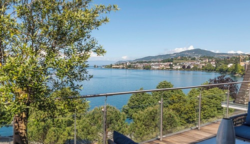 Suite, Lake View