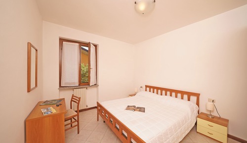 Classic Apartment, 2 Bedrooms, Partial Lake View