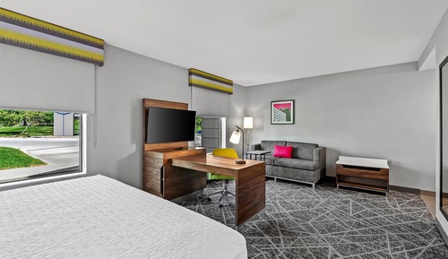 Studio, 1 King Bed, Refrigerator & Microwave