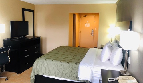 Standard Room, 1 King Bed, Non Smoking, River View
