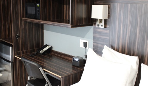Deluxe Room, 1 Queen Bed, Smoking, Fireplace