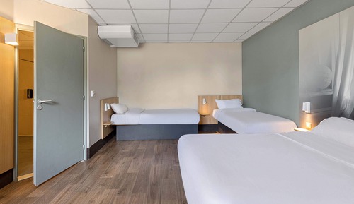 Quadruple Non-Smoking Room