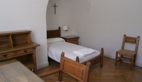Single Room, Shared Bathroom
