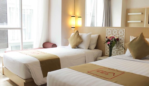 Deluxe Room, Pool View