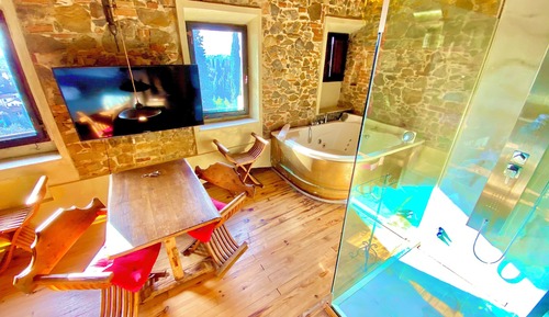 Luxury Suite, Jetted Tub, Garden Area