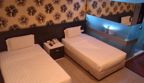 Standard Room, 2 Twin Beds, No Windows