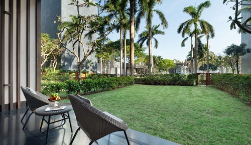 2 Twin Beds Courtyard with Garden View