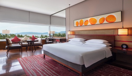 1 King Bed Ocean View