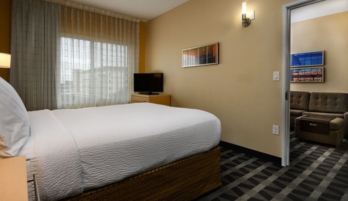 Suite, 2 Bedrooms (Mobility/Hearing Accessible, Tub)