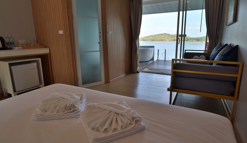 Jacuzzi Deluxe room - King Bed