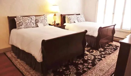 2 Bedroom Suite, 2 Doubles and 1 Queen