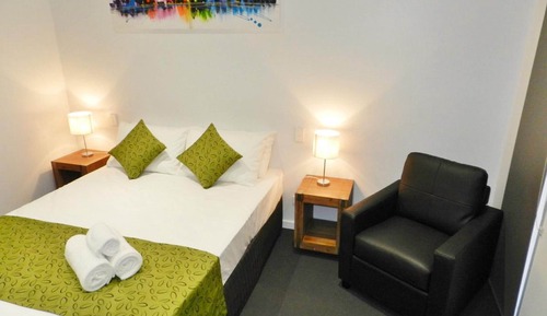 Room, 1 Queen Bed, Kitchenette